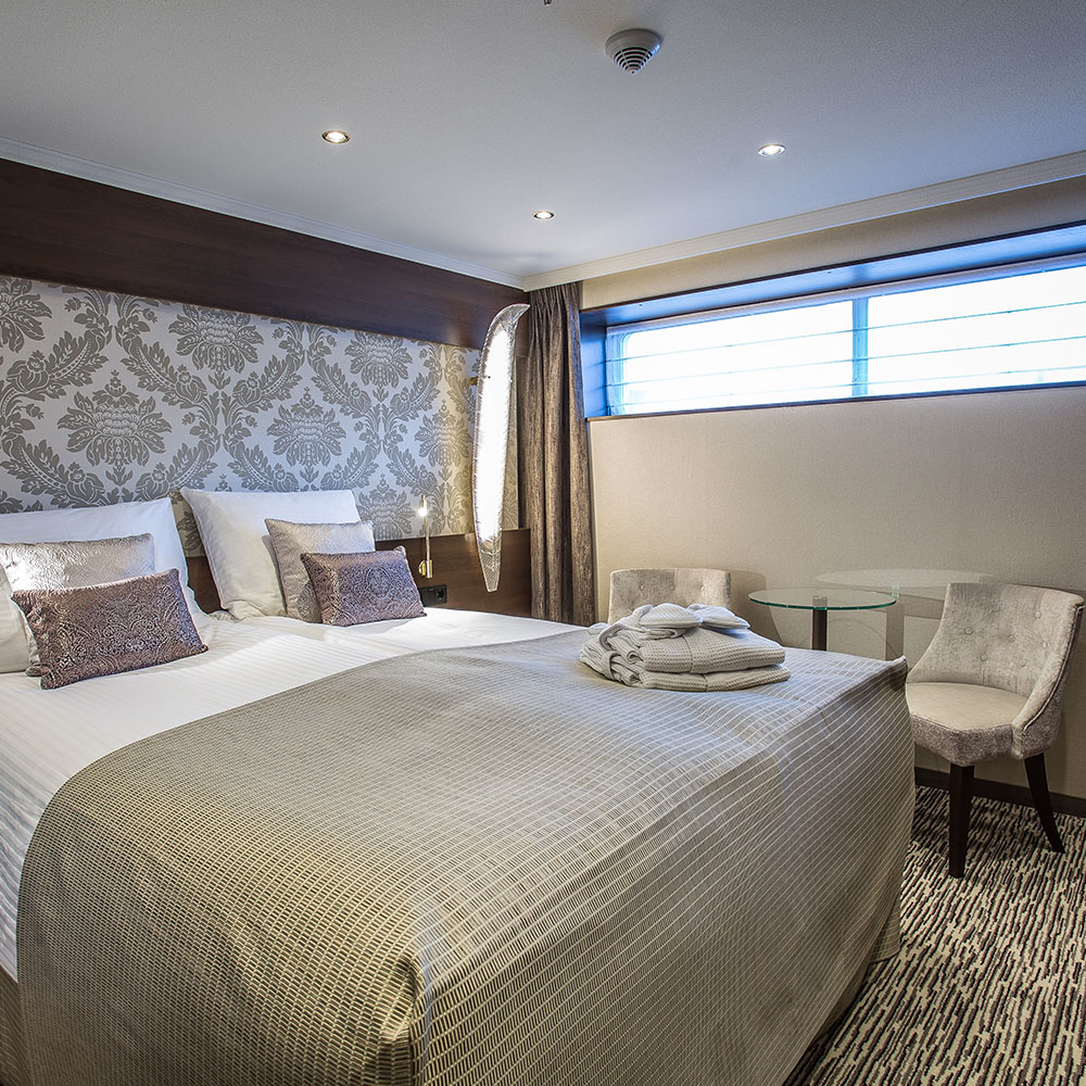 Riviera Travel Emerald Suite.jpg